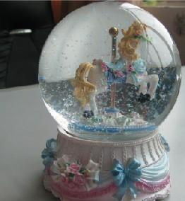 从树脂工艺到个性礼品 探索烟灰缸、摆件与护肤品容器的艺术与商业